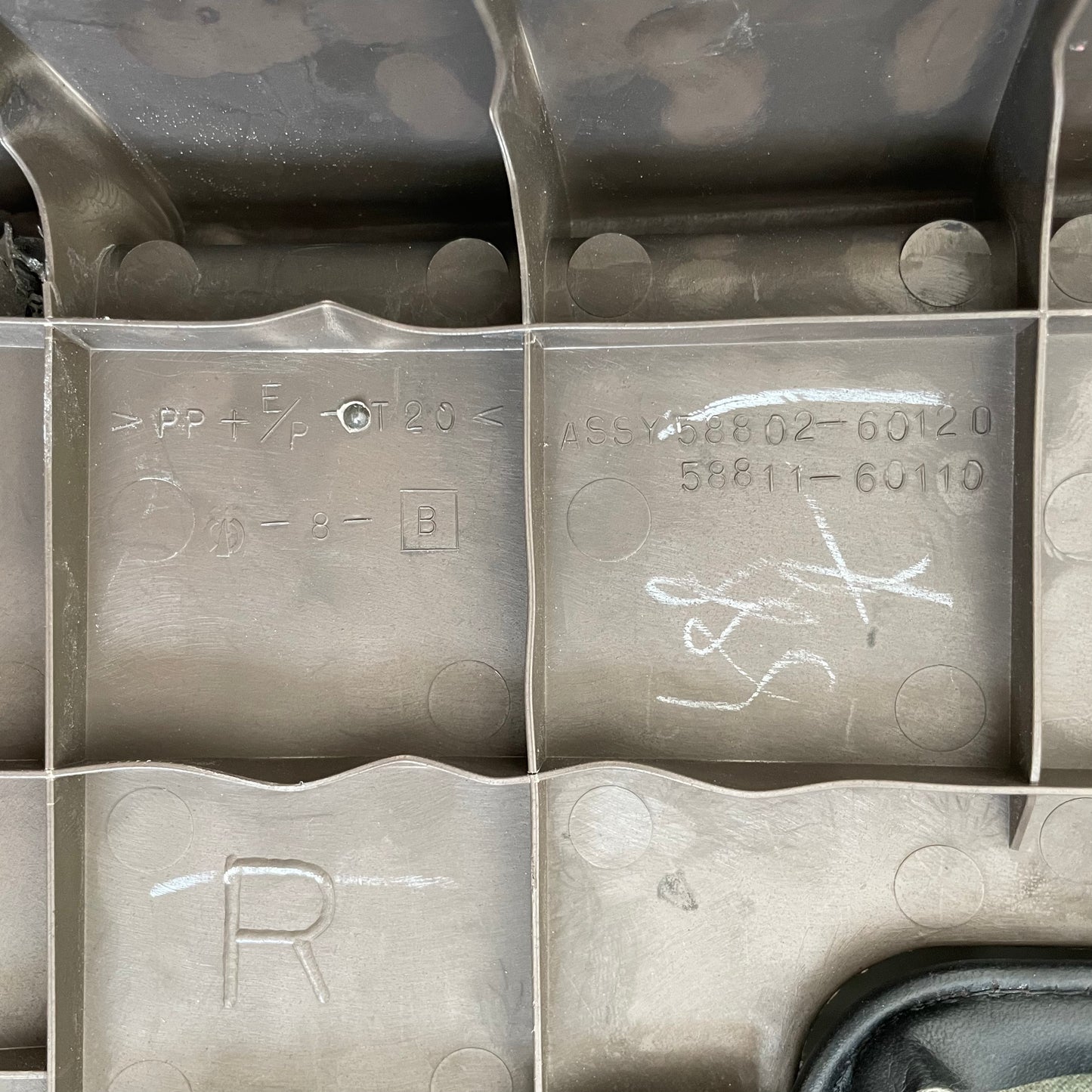 80 Series RHD Beige Manual Transmission Shifter Console Assembly (Refurbished)