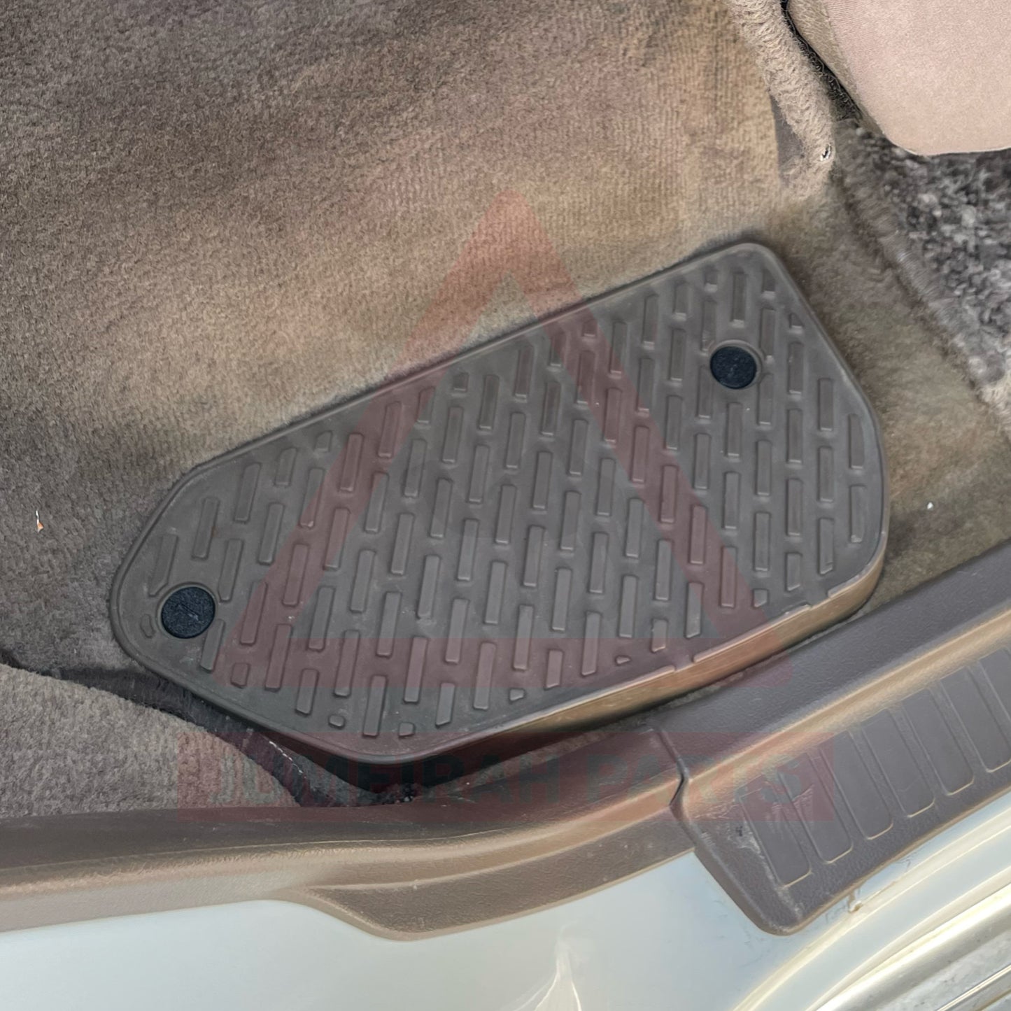70/80 Series Rear Step Plate Clip (Reproduction)